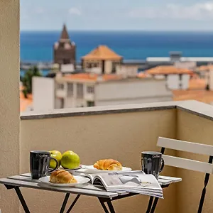 Luxury View - Free Parking Apartment